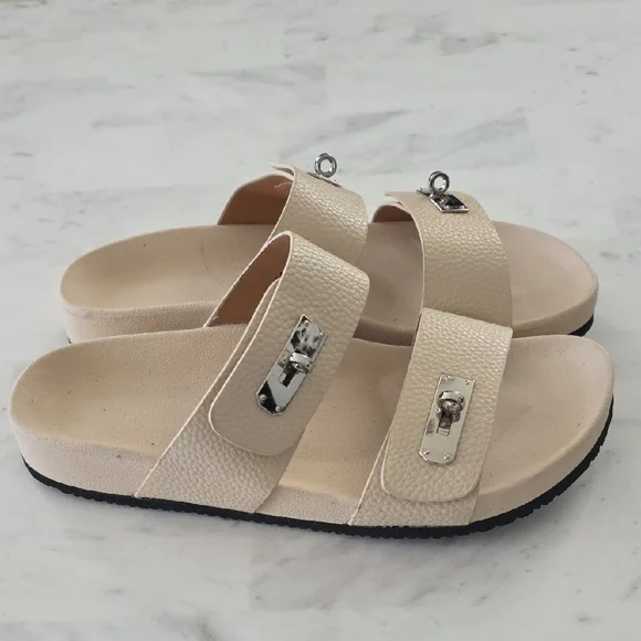 Elegant Cream Sandals with Silver Accents - Picture 2 of 7